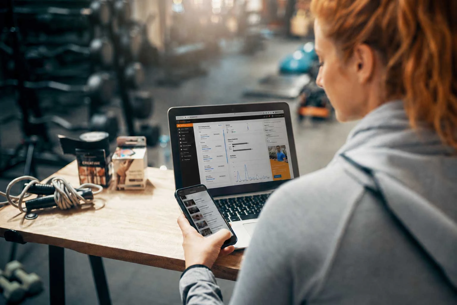Trainer using digital tools for hybrid coaching